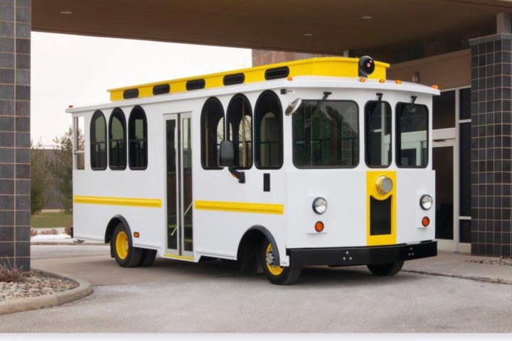 a yellow bus is parked on the side of a building